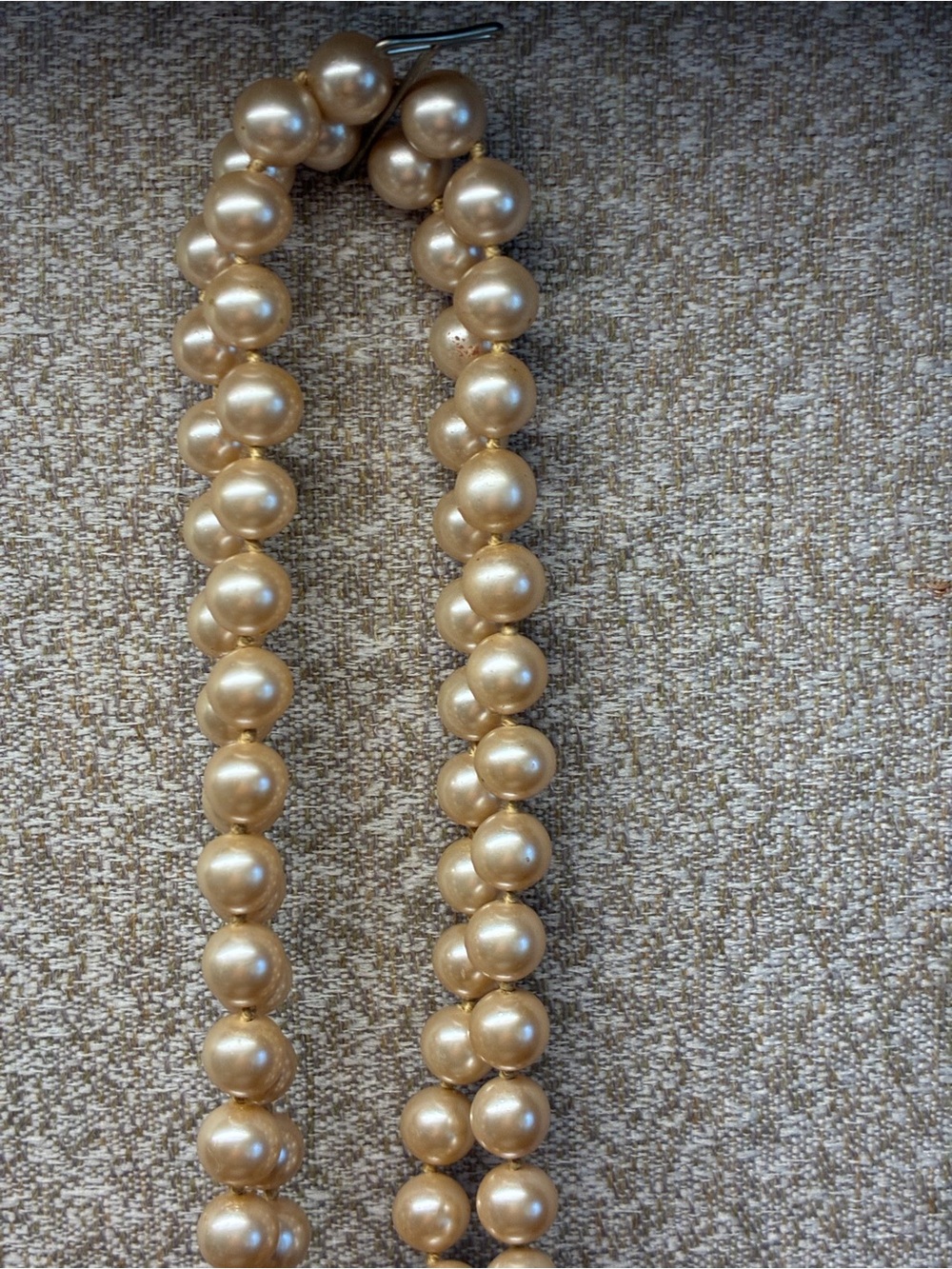 Classic vintage Cream Pearl Double-Strand Necklace with Gold Floral Clasp 18” - Picture 3 of 5
